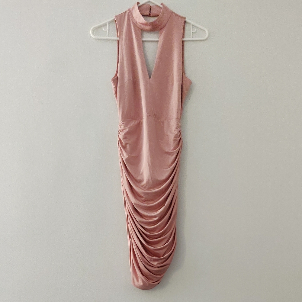DUSTY PINK RUCHED DRESS VNECK SIZE SMALL